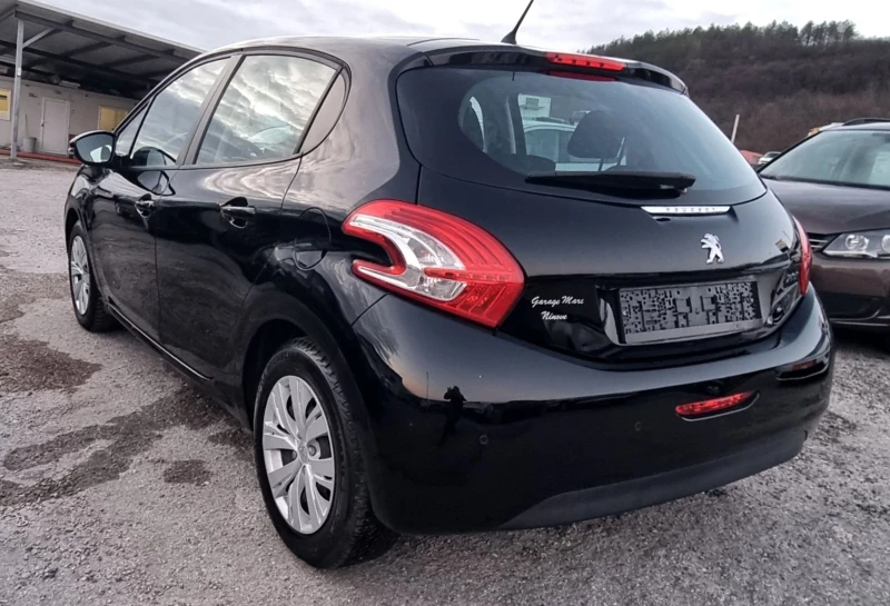 Peugeot 208 1.2i 82k.c., снимка 4 - Автомобили и джипове - 52624323