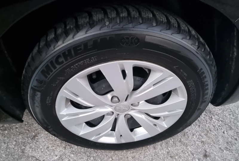 Peugeot 208 1.2i 82k.c., снимка 15 - Автомобили и джипове - 52624323