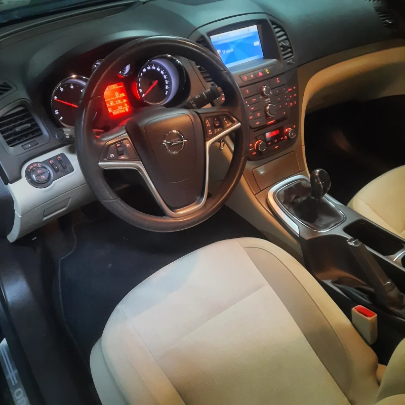 Opel Insignia 2.0CDTI/131HP, снимка 7 - Автомобили и джипове - 53186926