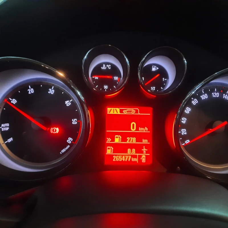 Opel Insignia 2.0CDTI/131HP, снимка 11 - Автомобили и джипове - 53186926