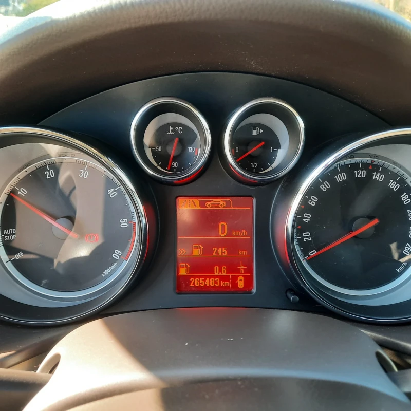 Opel Insignia 2.0CDTI/131HP, снимка 11 - Автомобили и джипове - 53421341