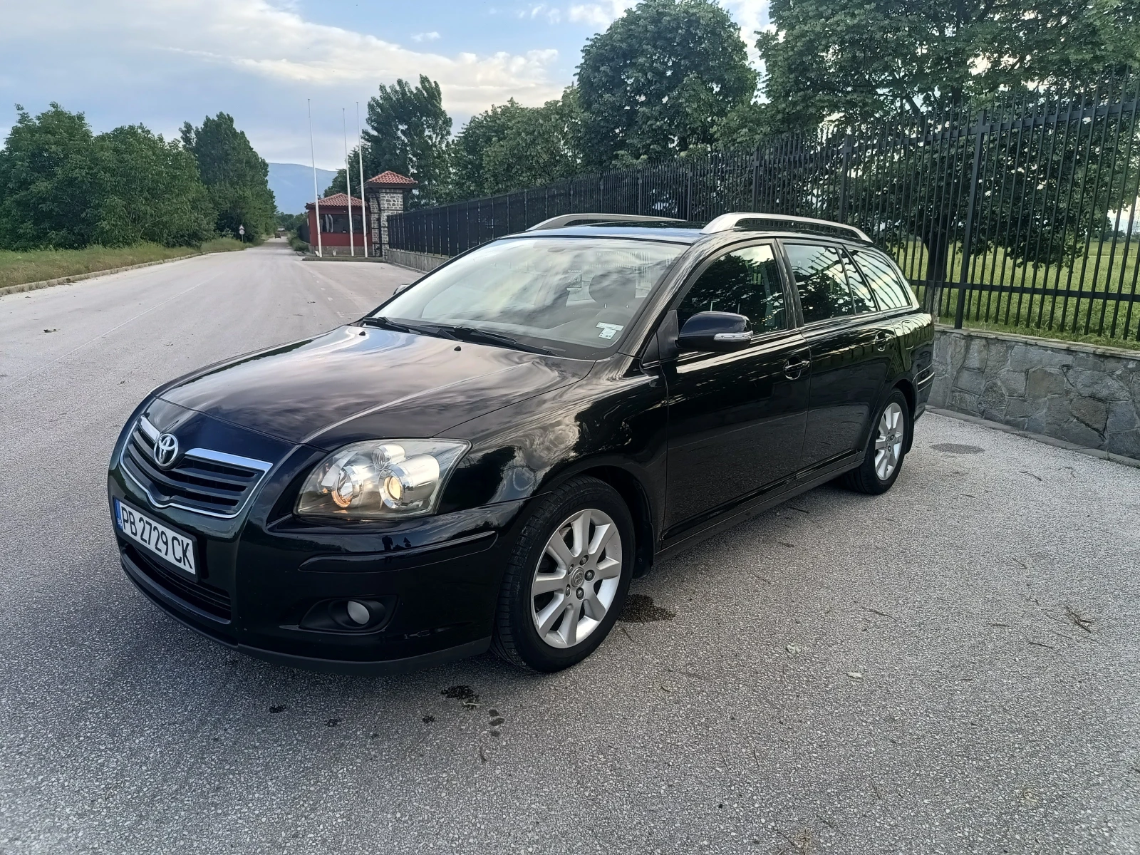 Toyota Avensis 2.2 D4D FACELIFT, снимка 1