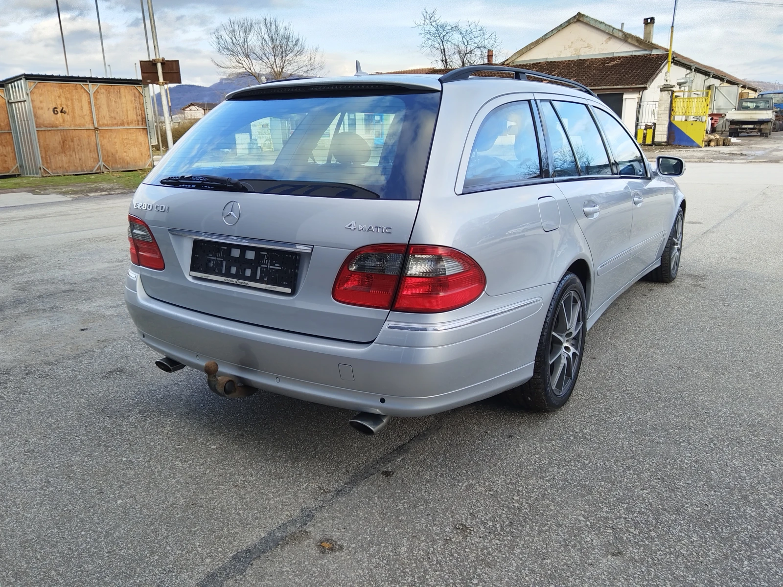 Mercedes-Benz E 280 * AVANGARD* 4-Matik*  - изображение 3