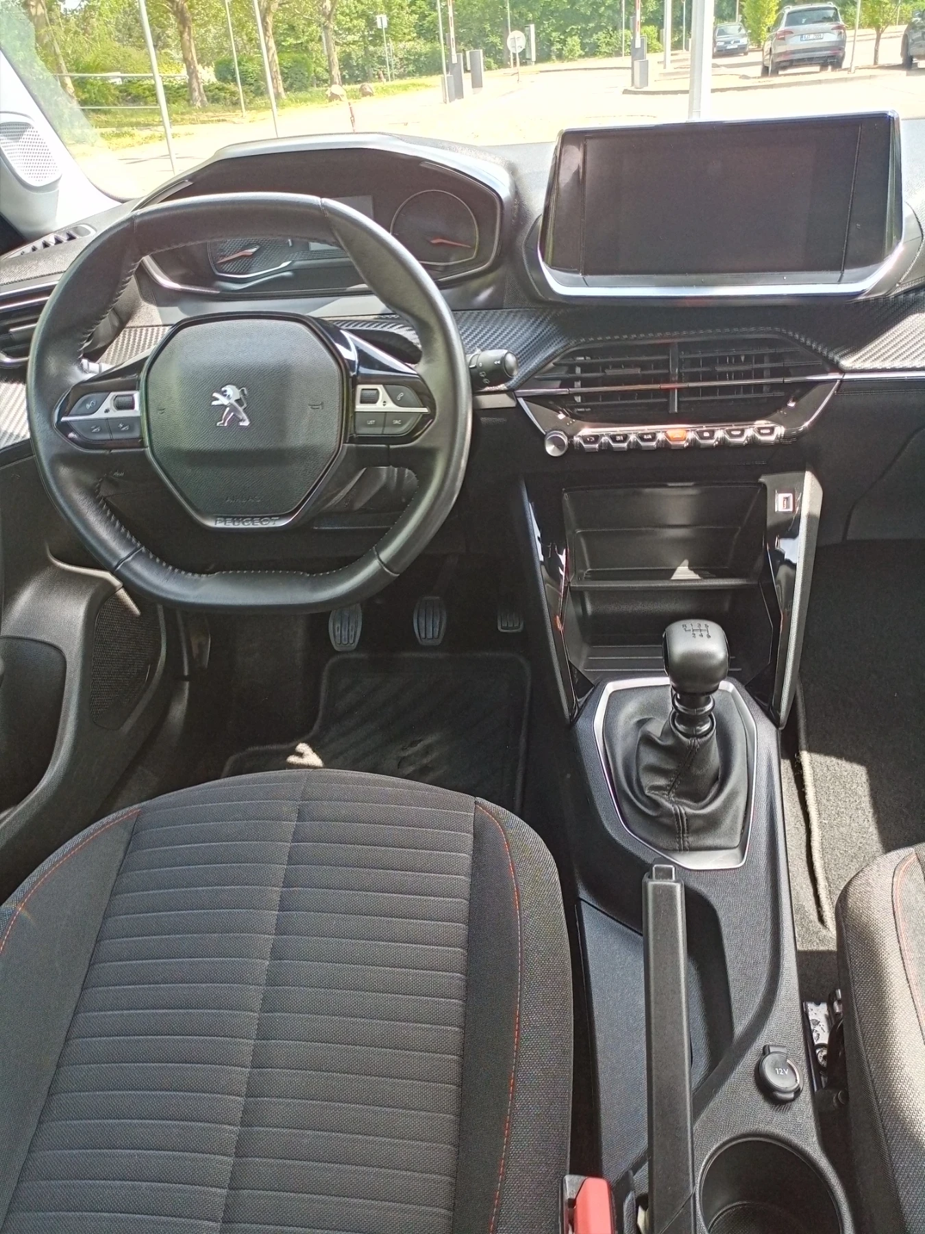 Peugeot 2008 1, 2 Allure. Перфектен автомобил, снимка 12 - Автомобили и джипове - 53852183