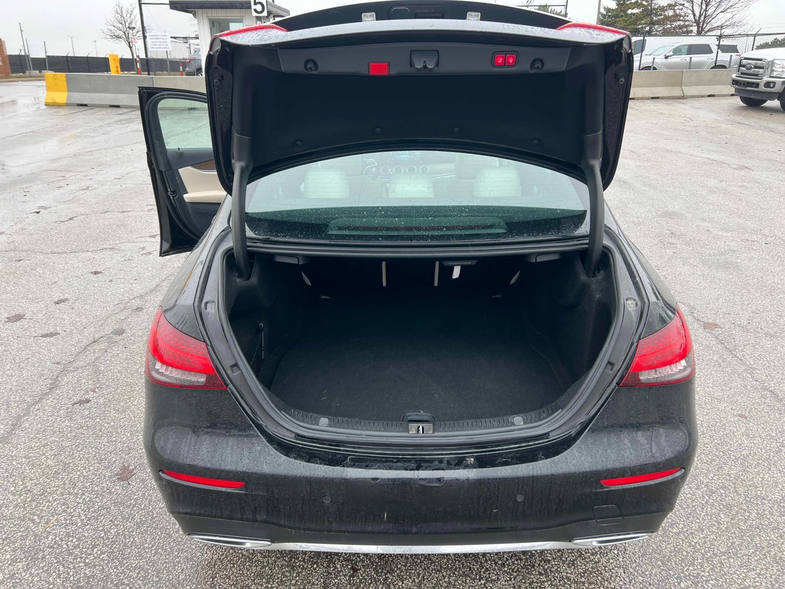 Mercedes-Benz E 450 * * CARFAX * * АВТО КРЕДИТ * * , снимка 6 - Автомобили и джипове - 53893052