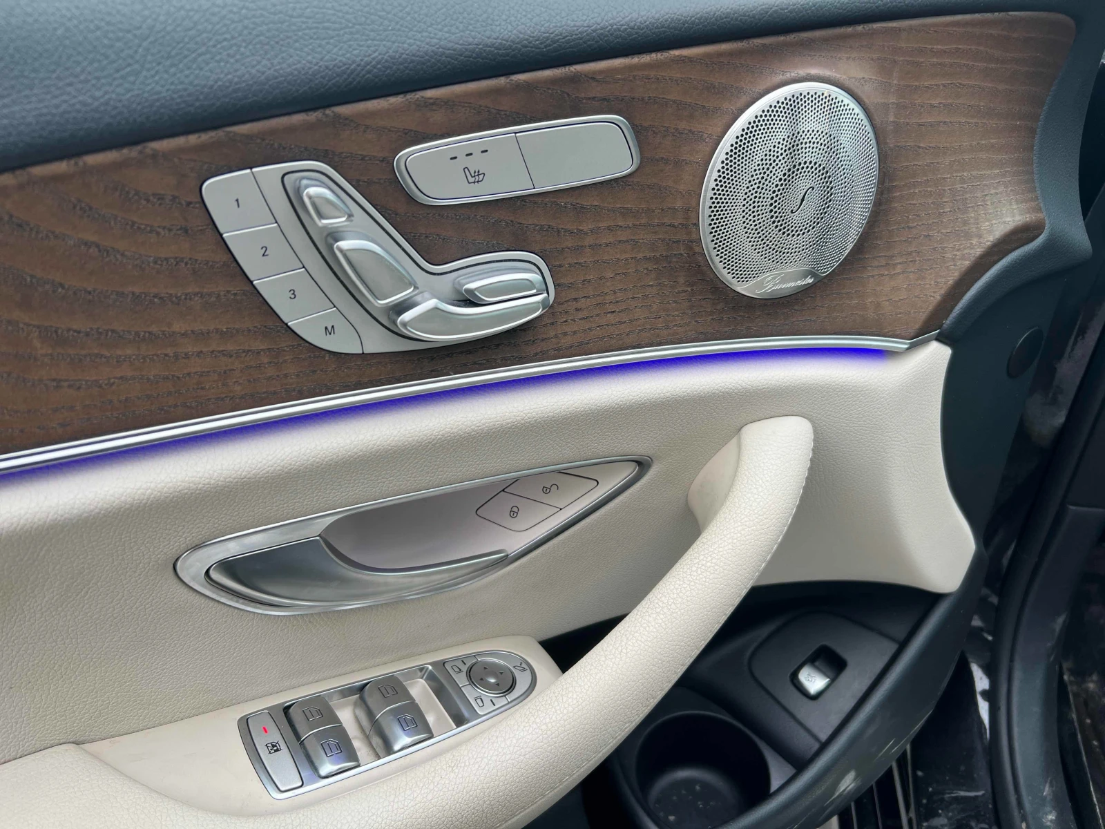 Mercedes-Benz E 450 * * CARFAX * * АВТО КРЕДИТ * * , снимка 10 - Автомобили и джипове - 53893052