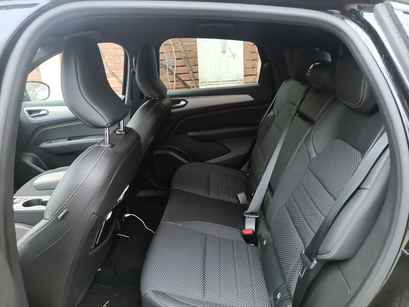 Renault Arkana, снимка 5 - Автомобили и джипове - 53955659