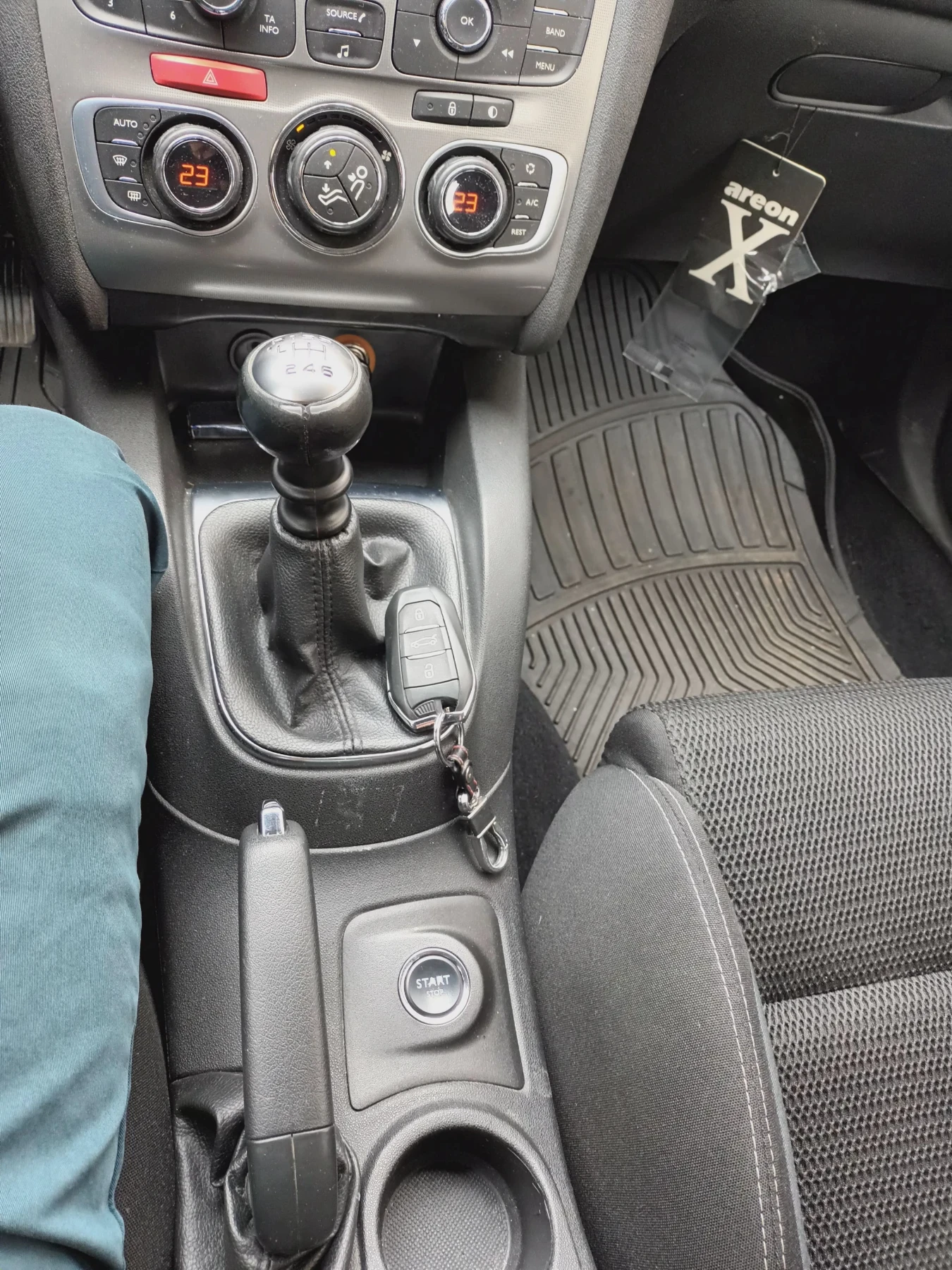 Citroen C4 1.2/131к.с 2015г. В ТОП СЪСТОЯНИЕ , снимка 9 - Автомобили и джипове - 53968197