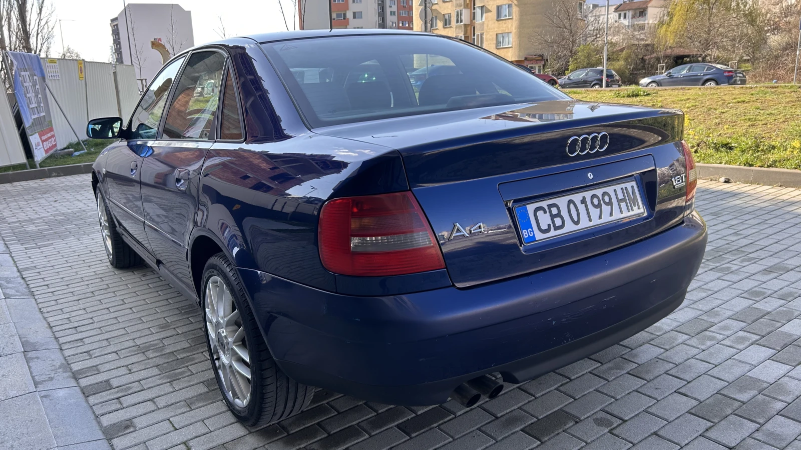 Audi A4 1.8T Quattro Sedan, снимка 3 - Автомобили и джипове - 54096572