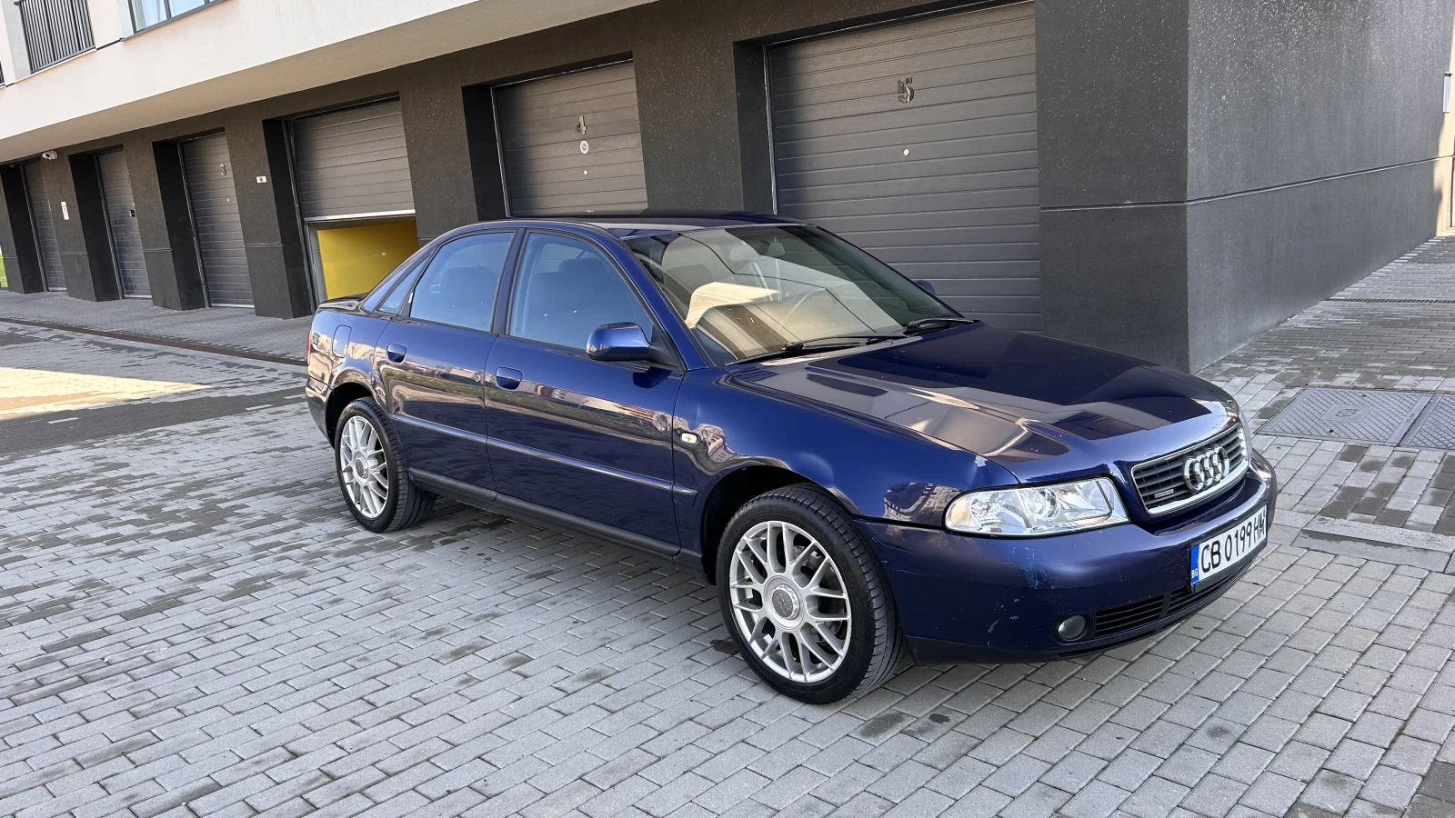 Audi A4 1.8T Quattro Sedan, снимка 7 - Автомобили и джипове - 54096572
