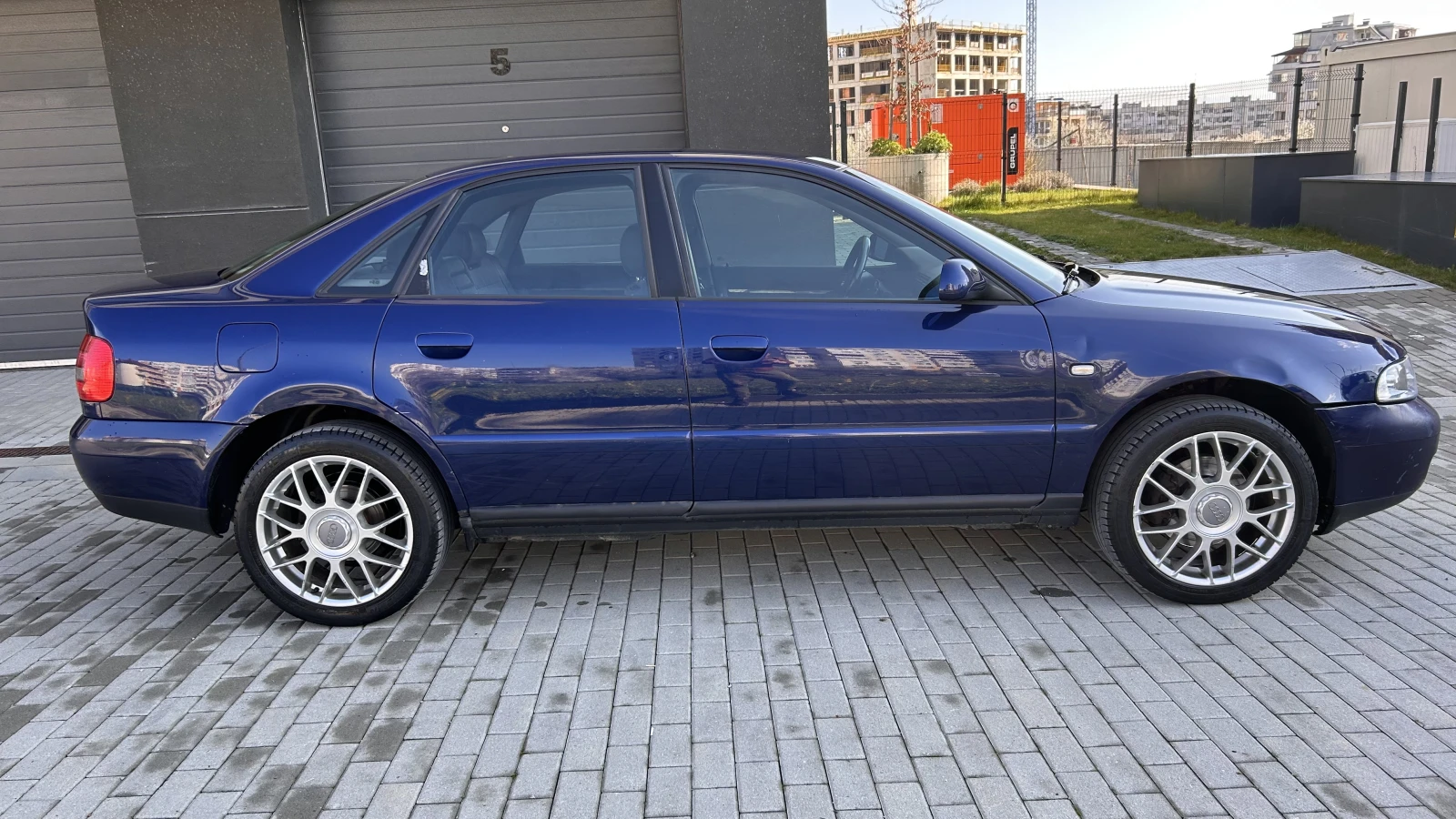 Audi A4 1.8T Quattro Sedan, снимка 6 - Автомобили и джипове - 54096572