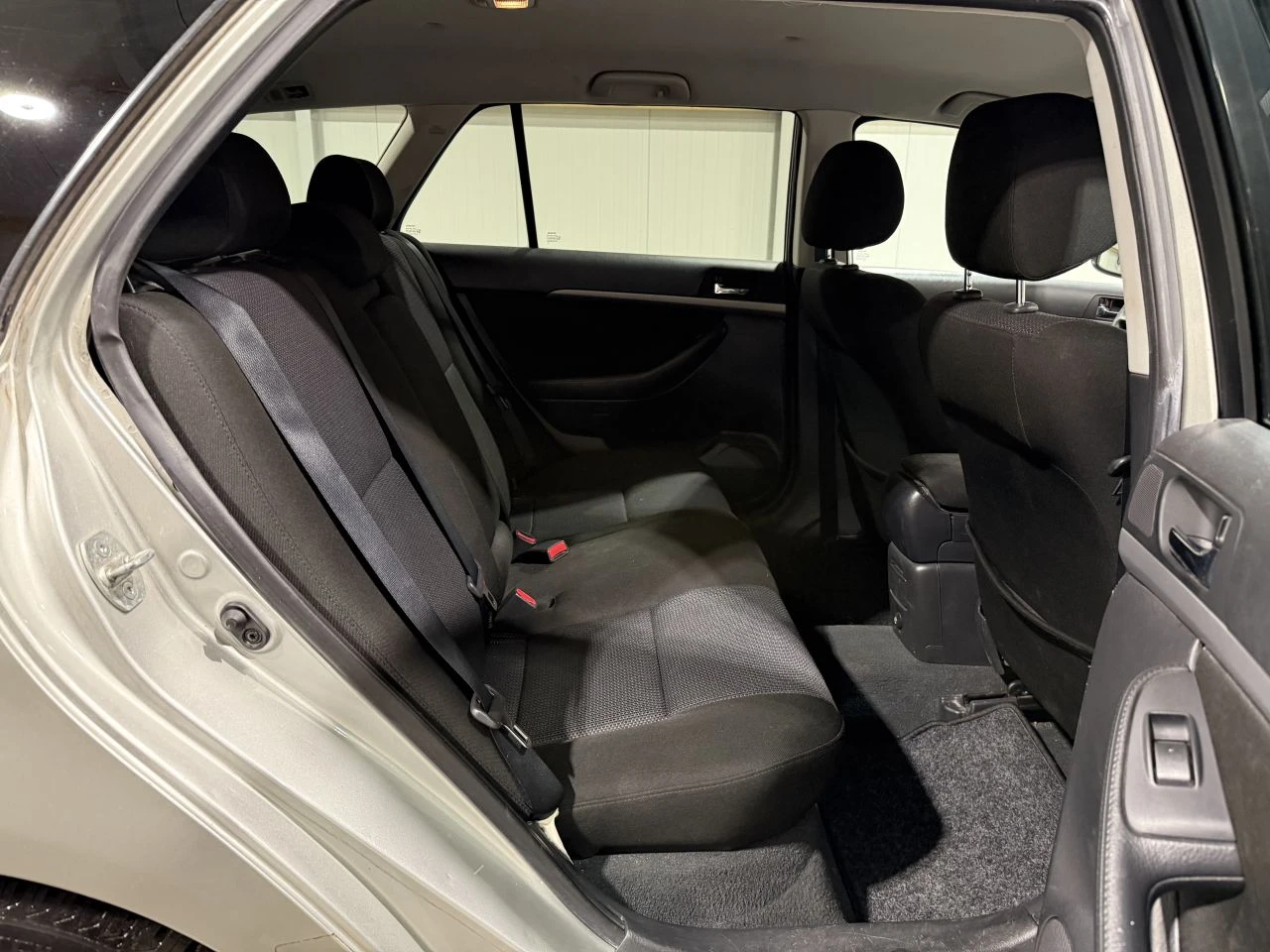 Toyota Avensis, снимка 12 - Автомобили и джипове - 54160704