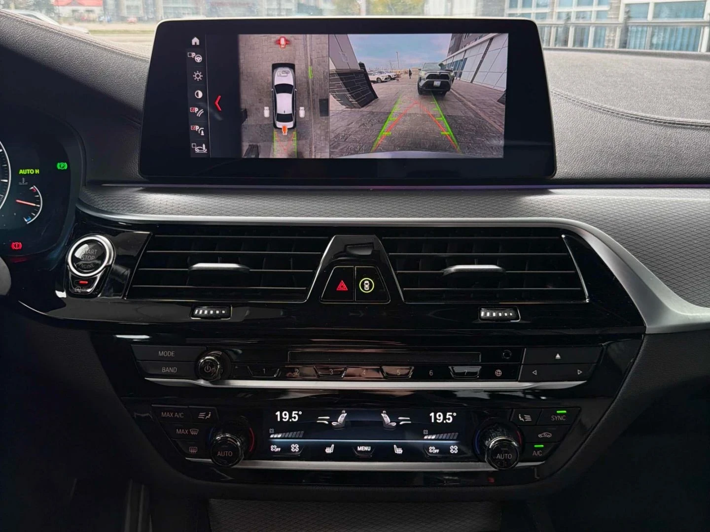 BMW 540 M-pkg | xDrive | 360  | Harman Kardon | Distronic , снимка 13 - Автомобили и джипове - 54216569