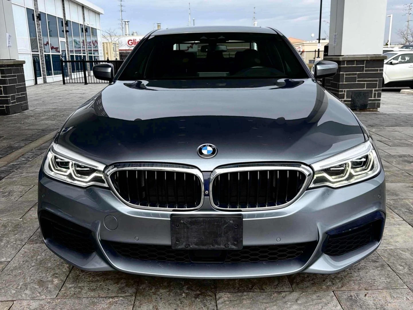 BMW 540 M-pkg | xDrive | 360  | Harman Kardon | Distronic , снимка 2 - Автомобили и джипове - 54216569