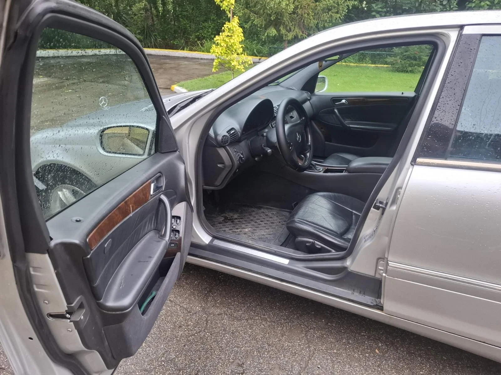 Mercedes-Benz C 200, снимка 5 - Автомобили и джипове - 54688799