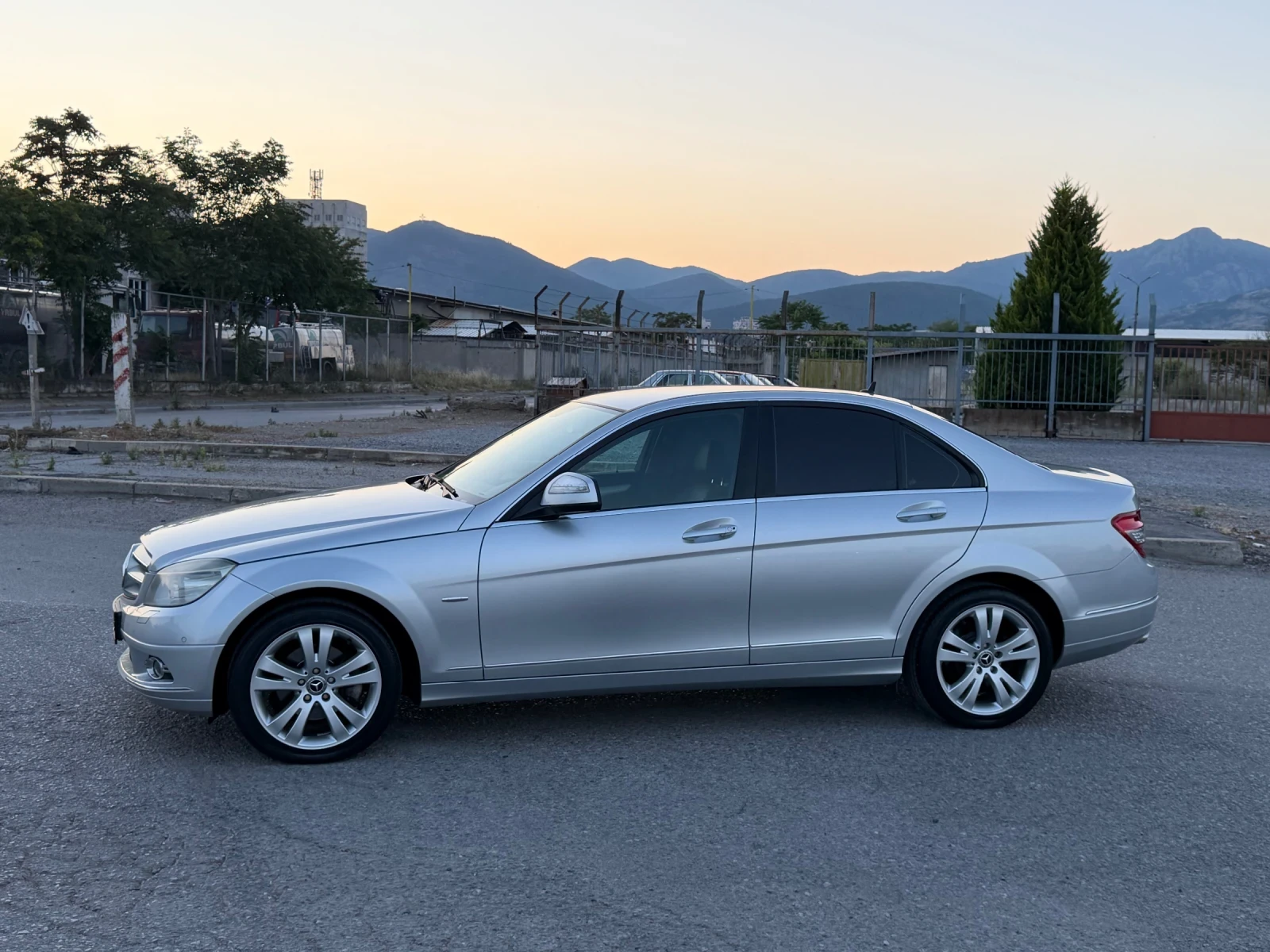 Mercedes-Benz C 280 3.0i 231к.с Топ Състояние Подгрев НАВИ Климатик , снимка 9 - Автомобили и джипове - 55008654