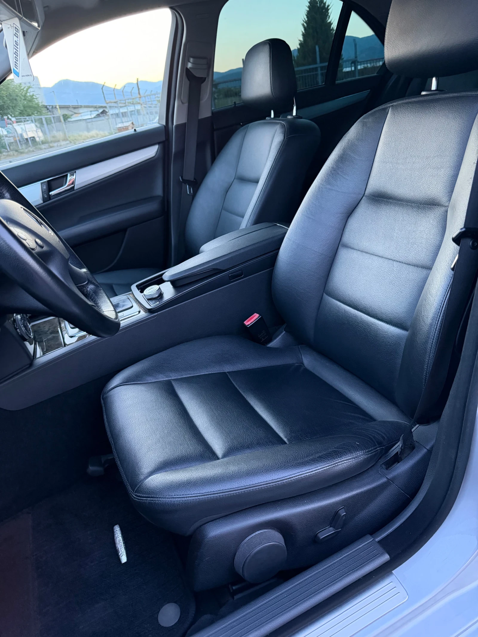 Mercedes-Benz C 280 3.0i 231к.с Топ Състояние Подгрев НАВИ Климатик , снимка 14 - Автомобили и джипове - 55008654