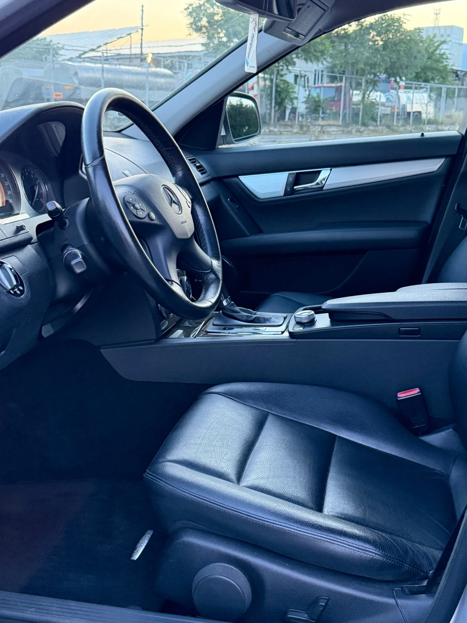 Mercedes-Benz C 280 3.0i 231к.с Топ Състояние Подгрев НАВИ Климатик , снимка 13 - Автомобили и джипове - 55008654