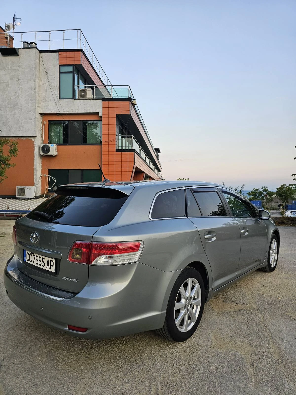 Toyota Avensis 2.2D-CAT 150к.с., снимка 5 - Автомобили и джипове - 55129623