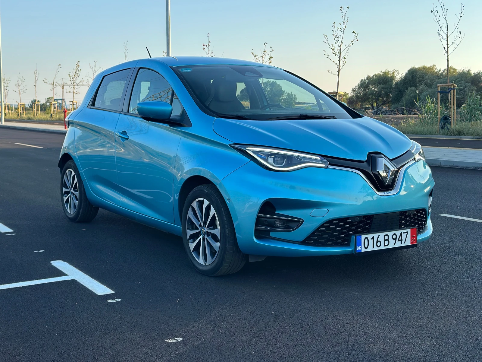 Renault Zoe R135 INTENSE CCS 52kw Гаранция 91% SoH Термопомпа, снимка 4 - Автомобили и джипове - 56047412
