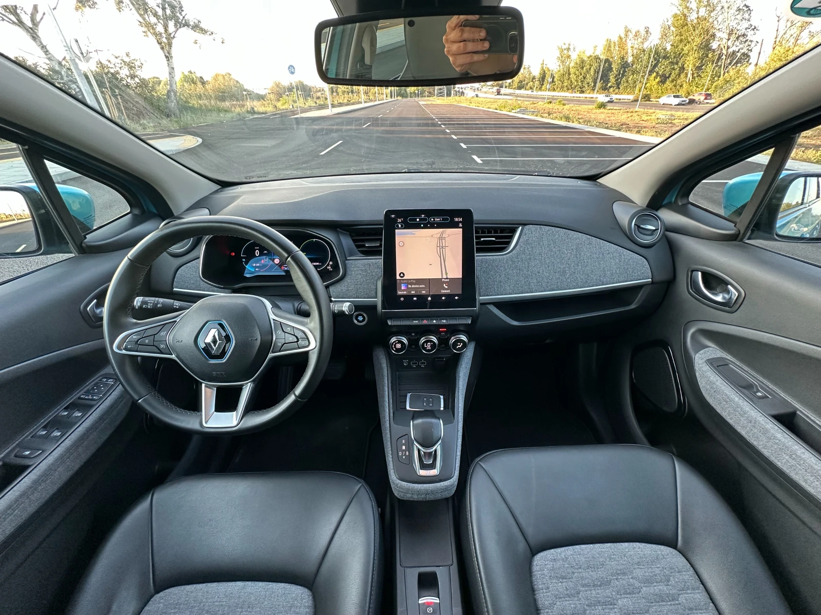 Renault Zoe R135 INTENSE CCS 52kw Гаранция 91% SoH Термопомпа, снимка 7 - Автомобили и джипове - 56047412