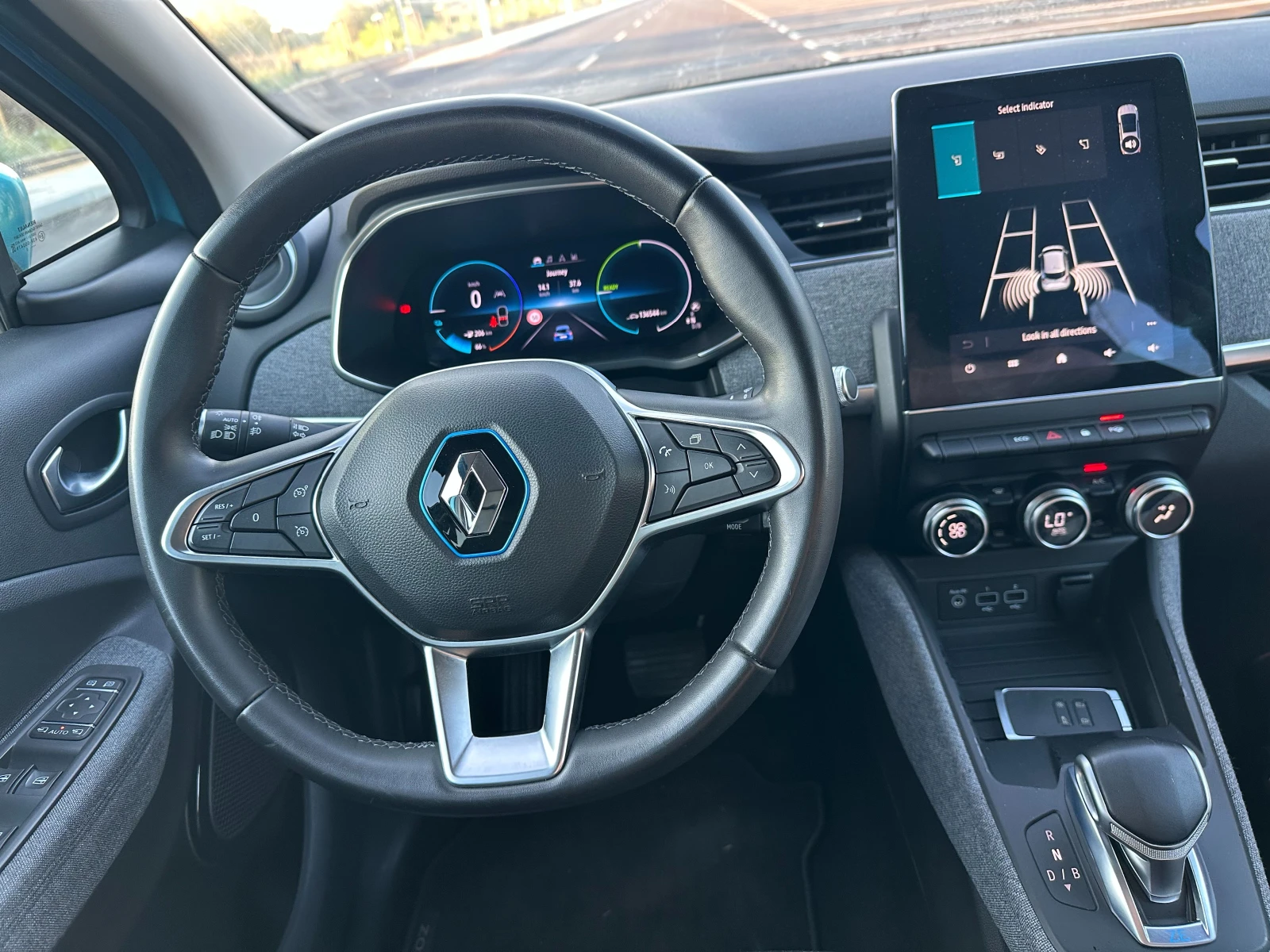 Renault Zoe R135 INTENSE CCS 52kw Гаранция 91% SoH Термопомпа, снимка 11 - Автомобили и джипове - 56047412