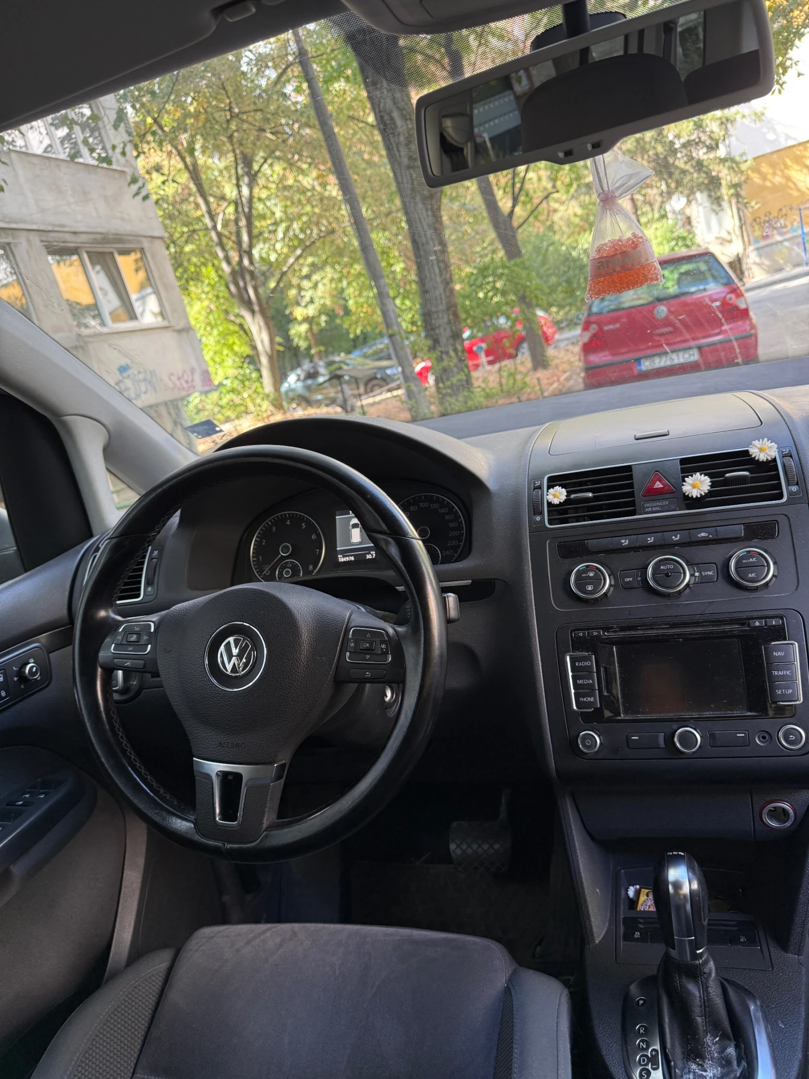 VW Touran, снимка 6 - Автомобили и джипове - 56527082