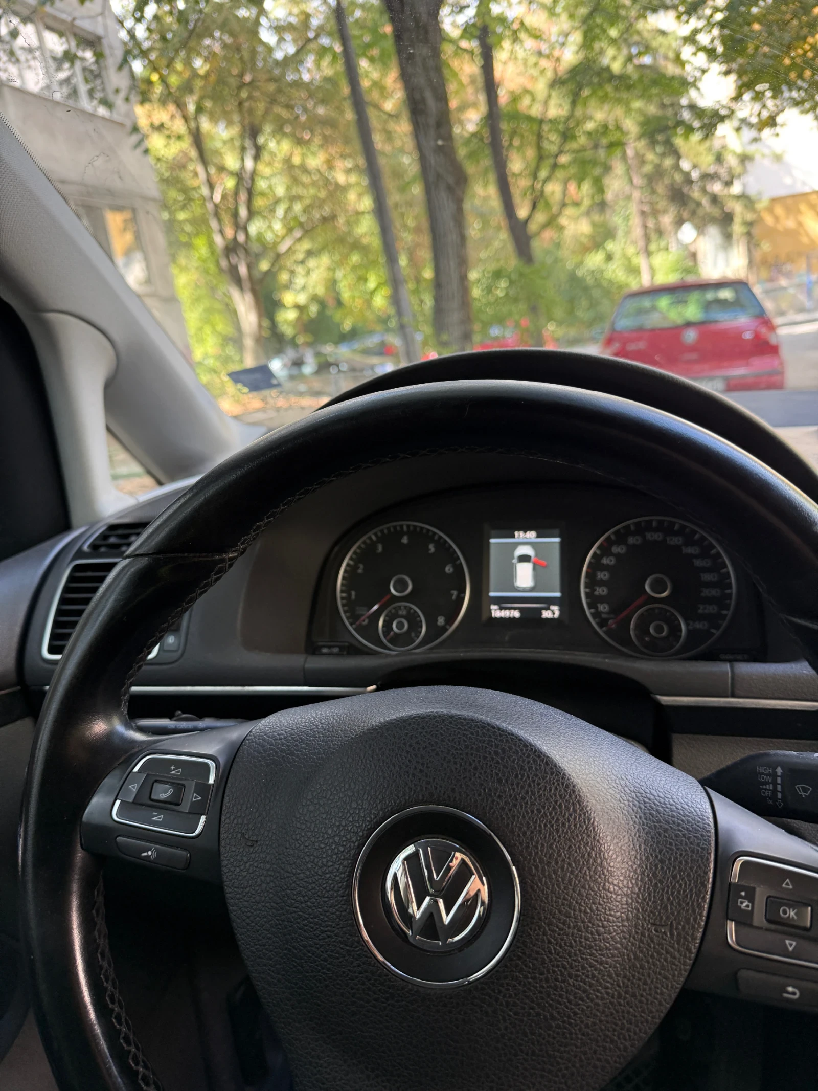 VW Touran, снимка 8 - Автомобили и джипове - 56527082