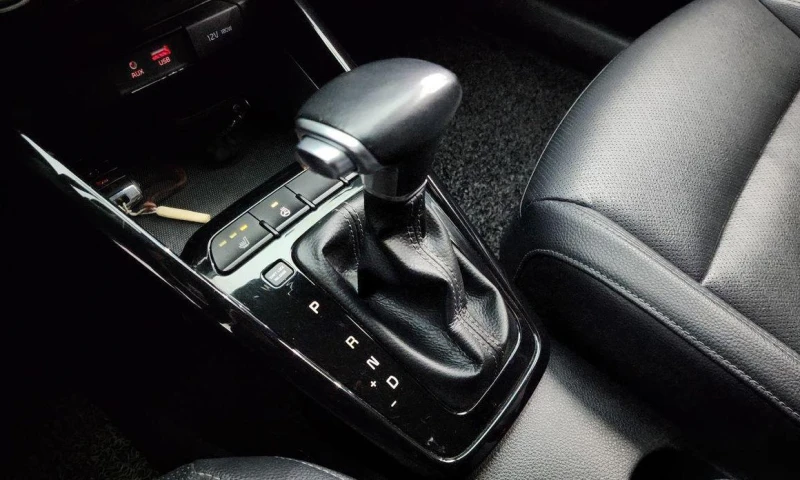 Kia Stonic Diesel 1.6 Prestige * НАЙ-ДОБРА ЦЕНА В БЪЛГАРИЯ* , снимка 9 - Автомобили и джипове - 52112095