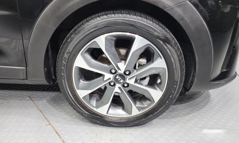 Kia Stonic Diesel 1.6 Prestige * НАЙ-ДОБРА ЦЕНА В БЪЛГАРИЯ* , снимка 5 - Автомобили и джипове - 52112095