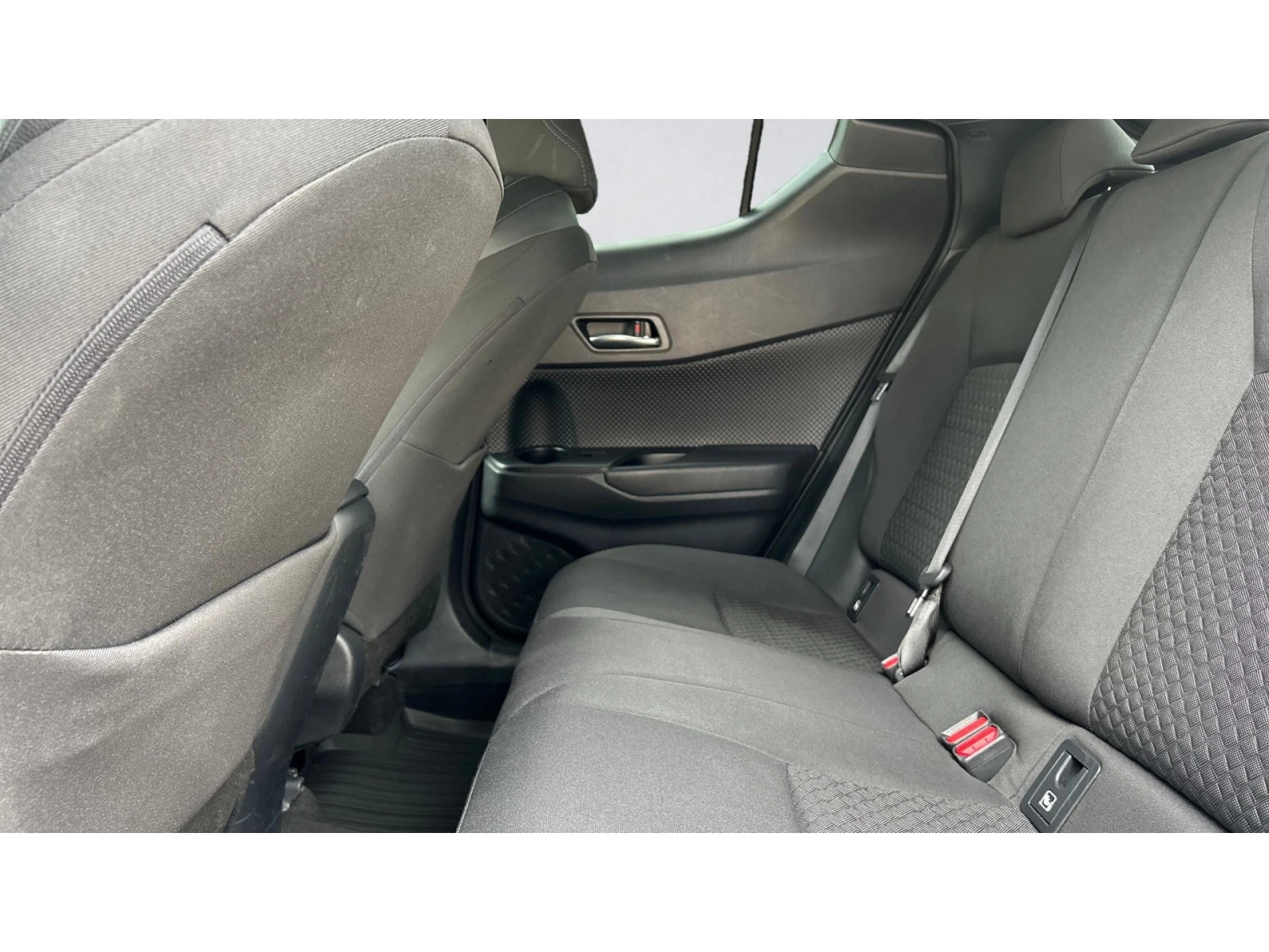 Toyota C-HR    470 . | Mobile.bg   11