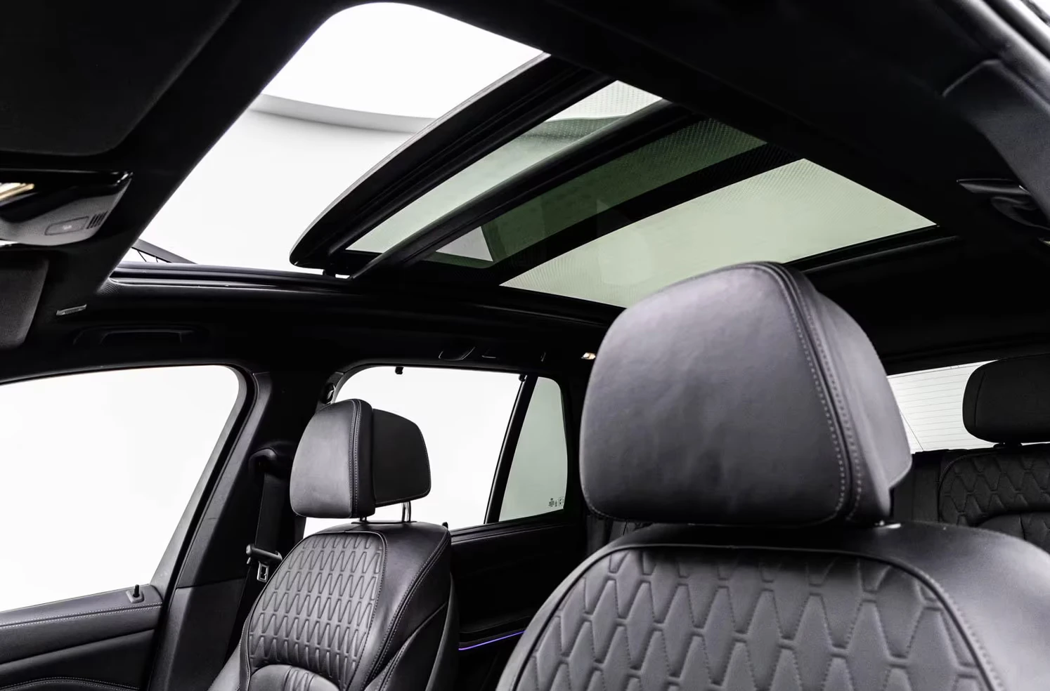 BMW X5 40i/M/333HP/LASER/SHADOW/PANO/SKY-L/360/NAVI/247hh, снимка 13 - Автомобили и джипове - 54777691