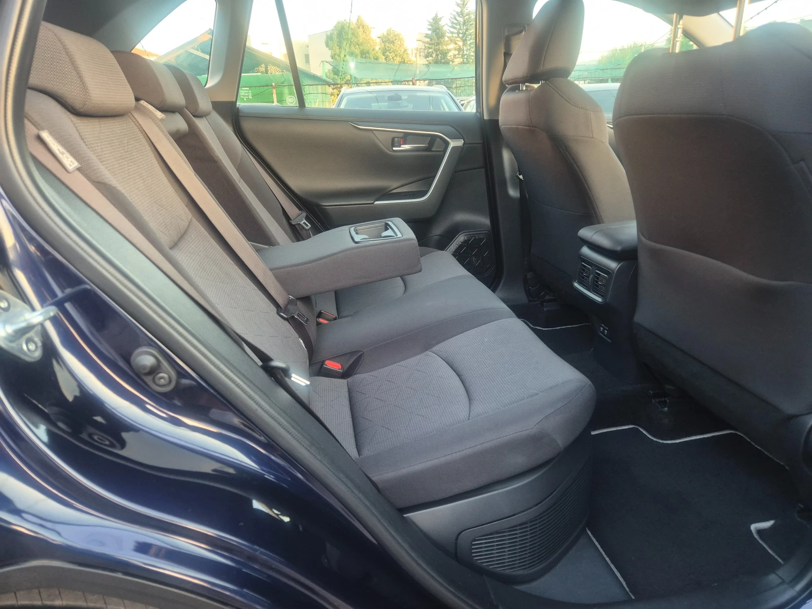 Toyota Rav4 2.5Hybrid/4×4, снимка 13 - Автомобили и джипове - 55081369