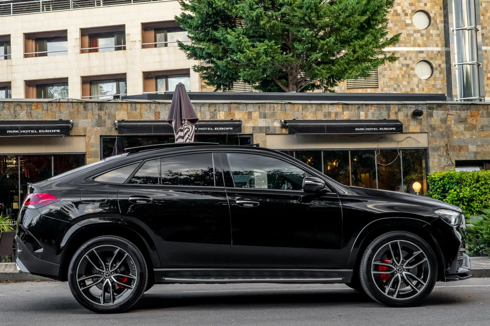 Mercedes-Benz GLE 350 d* 4MATIC* COUPE* DESIGNO* PANORAMA* LIMITED* 3XTV, снимка 5 - Автомобили и джипове - 55620363