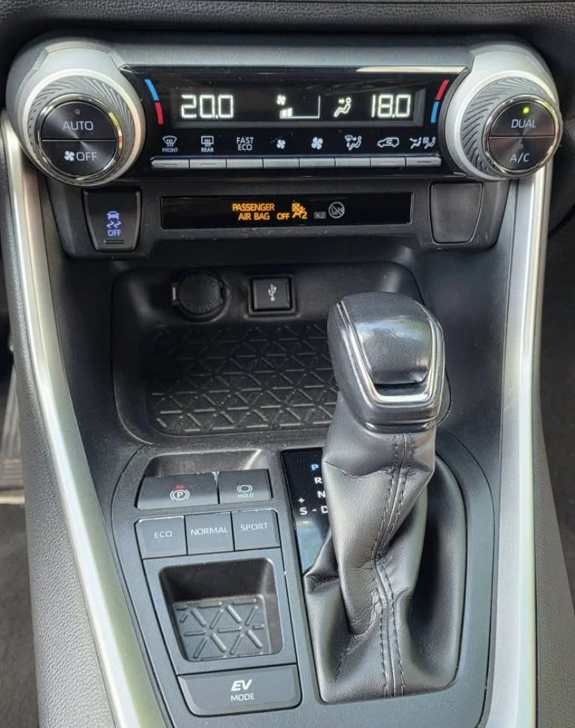 Toyota Rav4 LE AWD, снимка 9 - Автомобили и джипове - 55997257