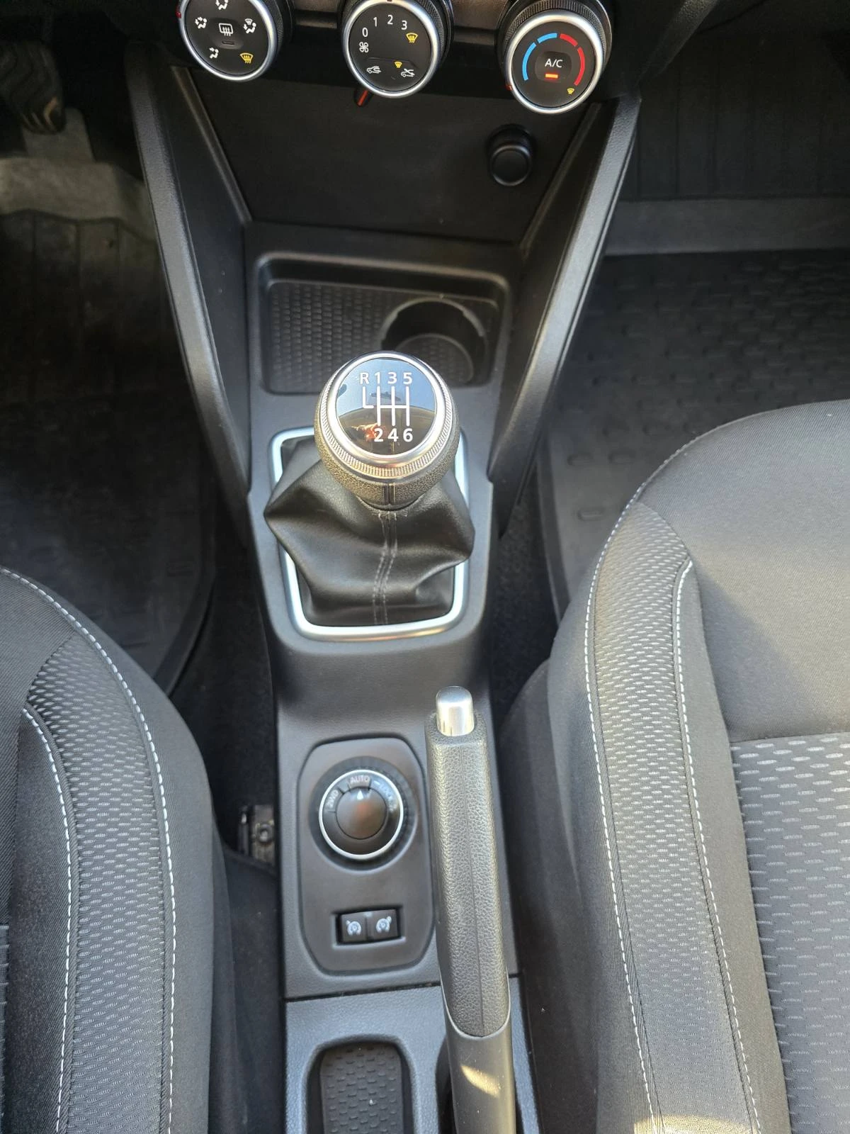 Dacia Duster dCi 115 �.�. ����� 4x4 Stop & Start N1 | Mobile.bg � ����������� 9