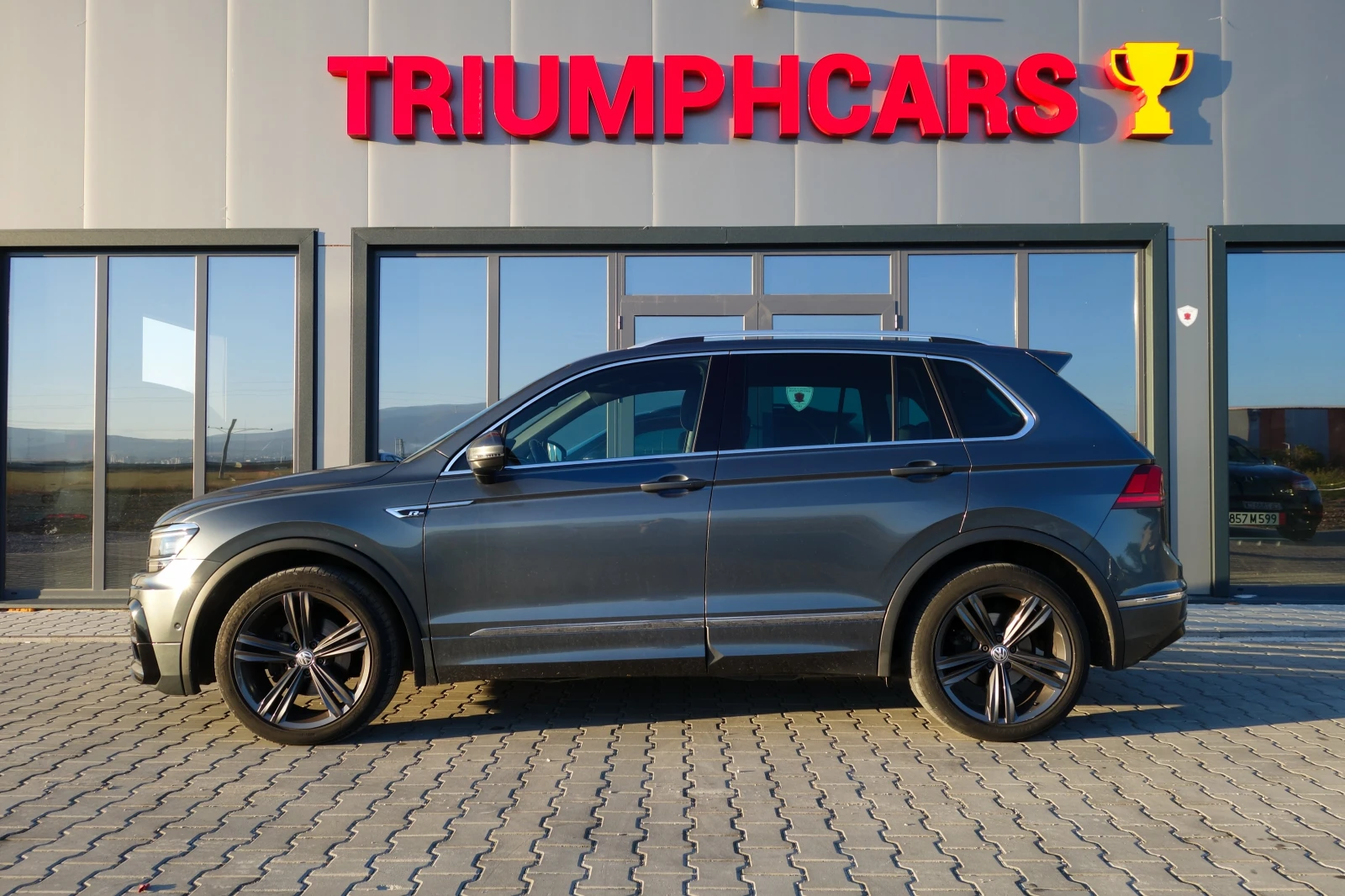 VW Tiguan R-Line , снимка 12 - Автомобили и джипове - 56599061
