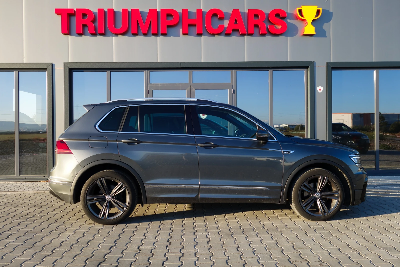 VW Tiguan R-Line , снимка 3 - Автомобили и джипове - 56599061