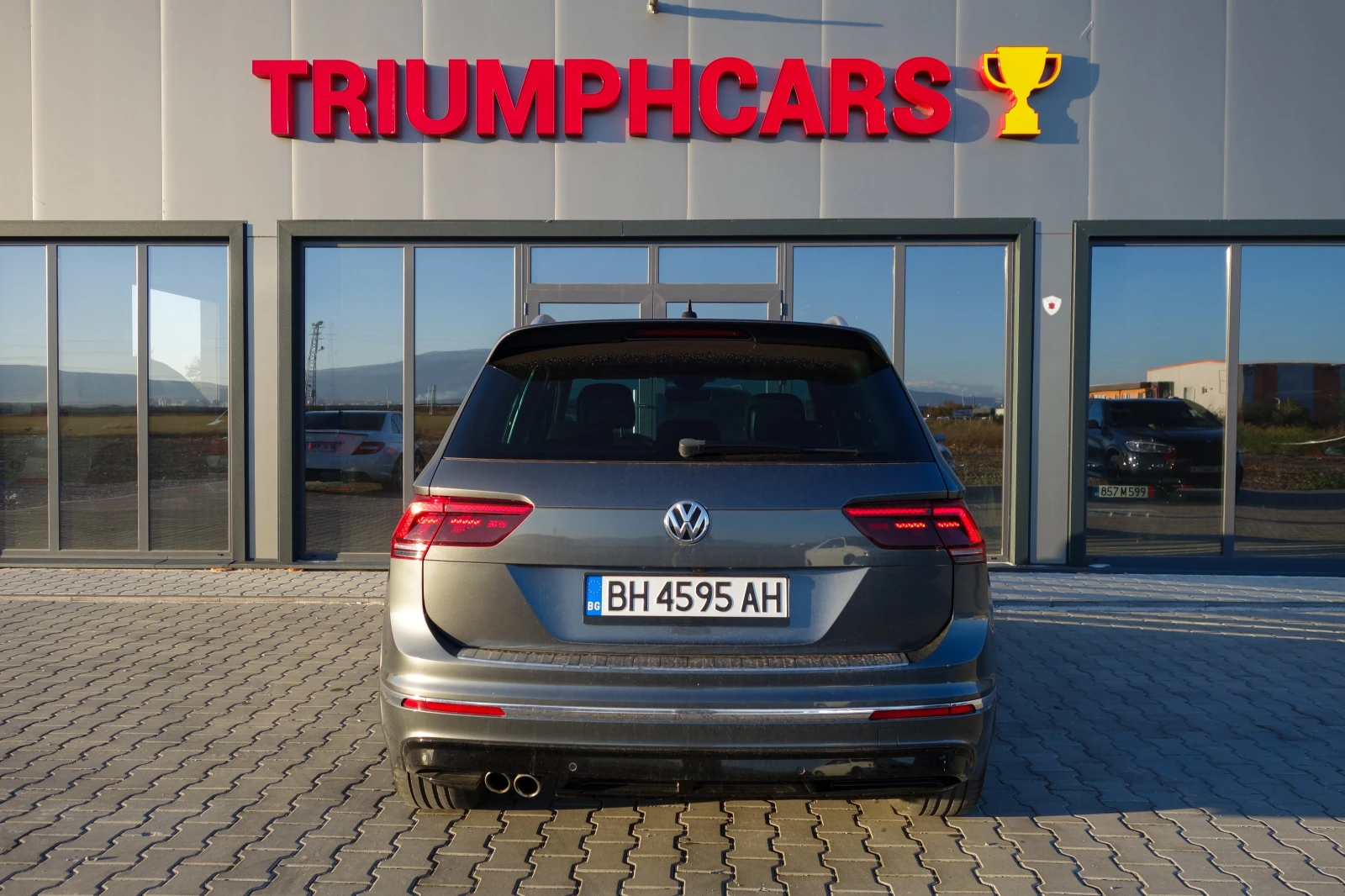 VW Tiguan R-Line , снимка 11 - Автомобили и джипове - 56599061