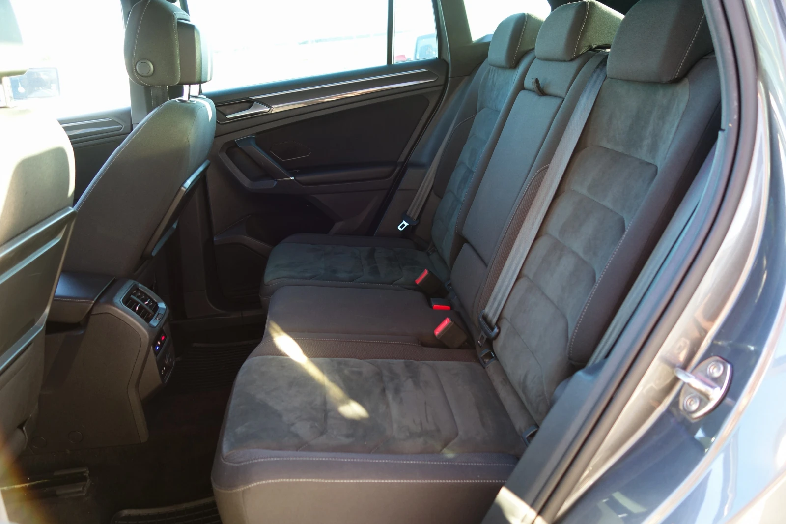 VW Tiguan R-Line , снимка 5 - Автомобили и джипове - 56599061