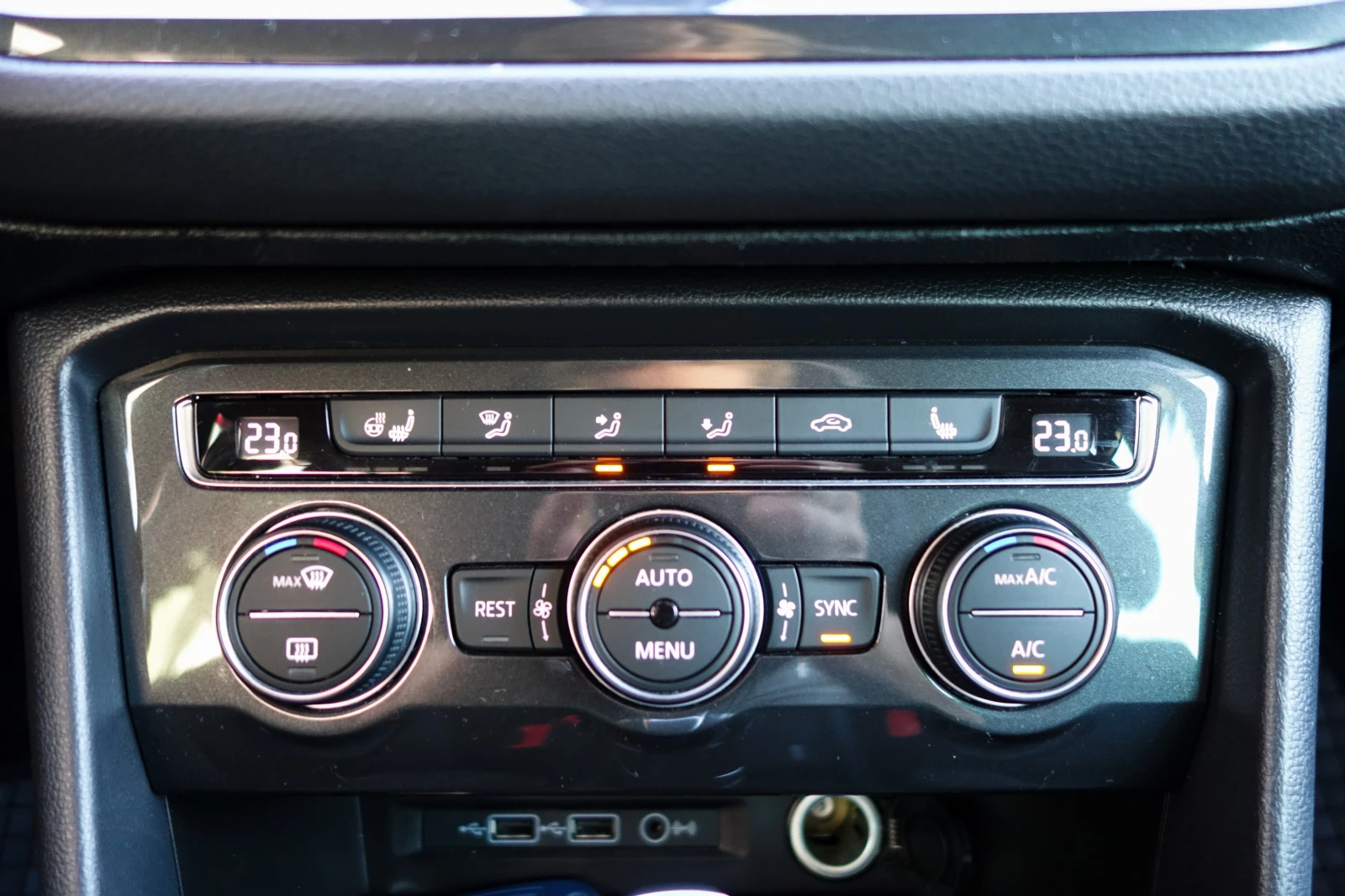 VW Tiguan R-Line , снимка 9 - Автомобили и джипове - 56599061