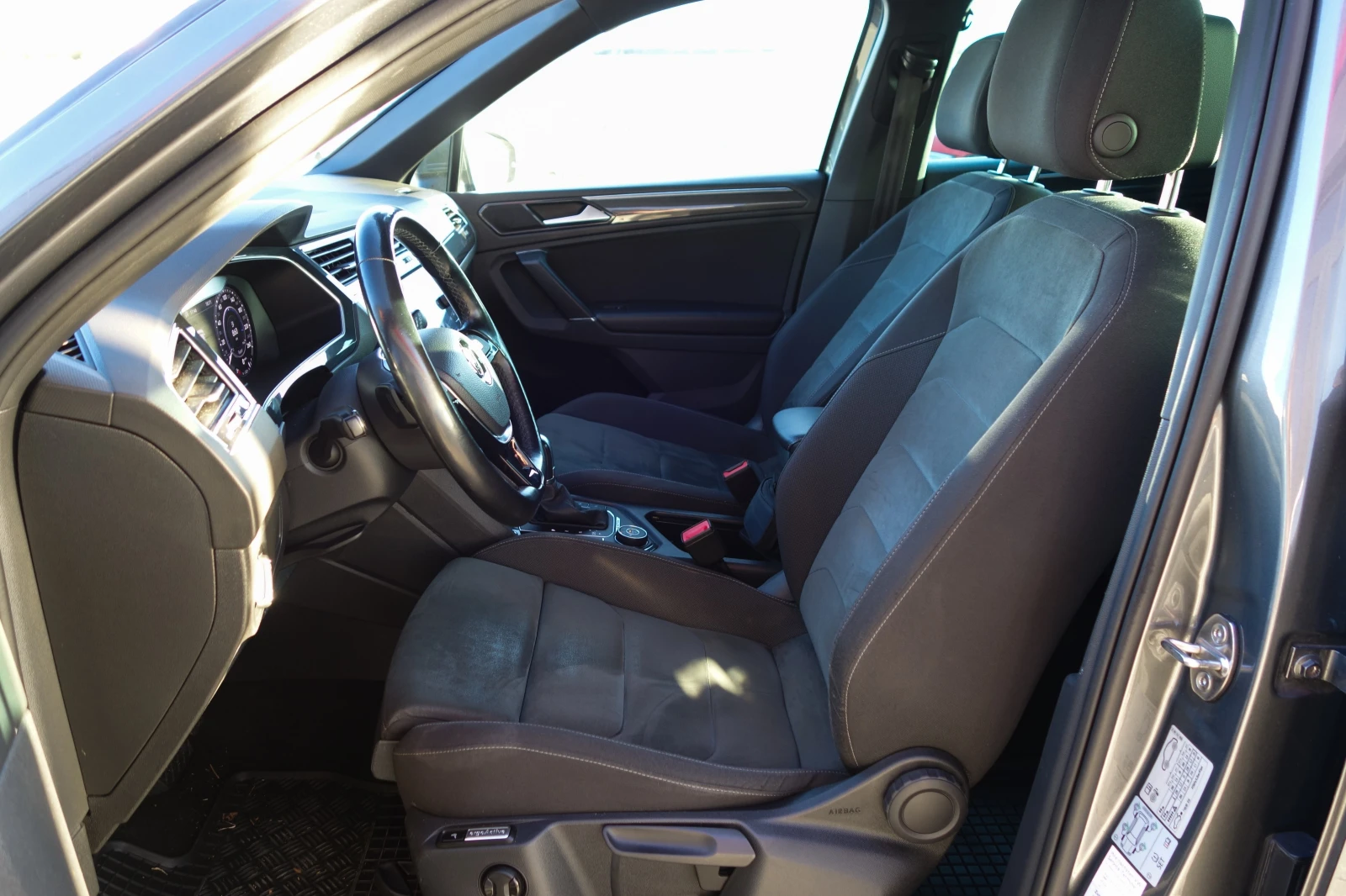 VW Tiguan R-Line , снимка 4 - Автомобили и джипове - 56599061