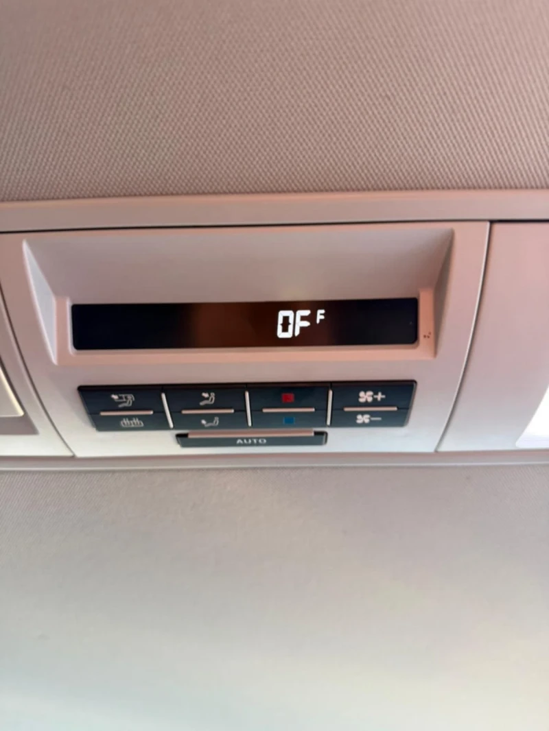 VW Multivan 2.0 tdi 150ps, снимка 17 - Бусове и автобуси - 53441087