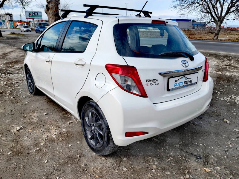 Toyota Yaris 1.0 БЕНЗИН  70 К.С !НАВИГАЦИЯ! УНИКАТ! ПРОДАДЕН , снимка 4 - Автомобили и джипове - 43976373