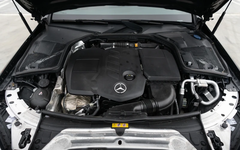 Mercedes-Benz C 200 AMG-Facelift / Кафяв Салон / 9G-Tronic / Camera, снимка 17 - Автомобили и джипове - 48250827