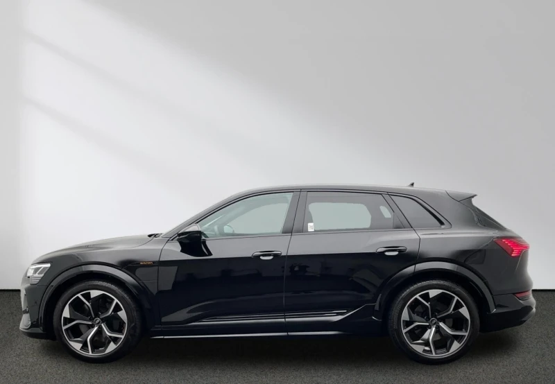 Audi E-Tron S Quattro = Black Optics Plus= Гаранция, снимка 4 - Автомобили и джипове - 48769560