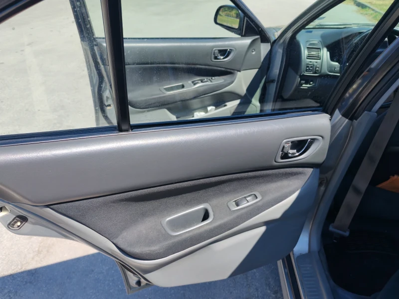 Mitsubishi Galant 2.5 V6 163 к.с, снимка 12 - Автомобили и джипове - 51503230