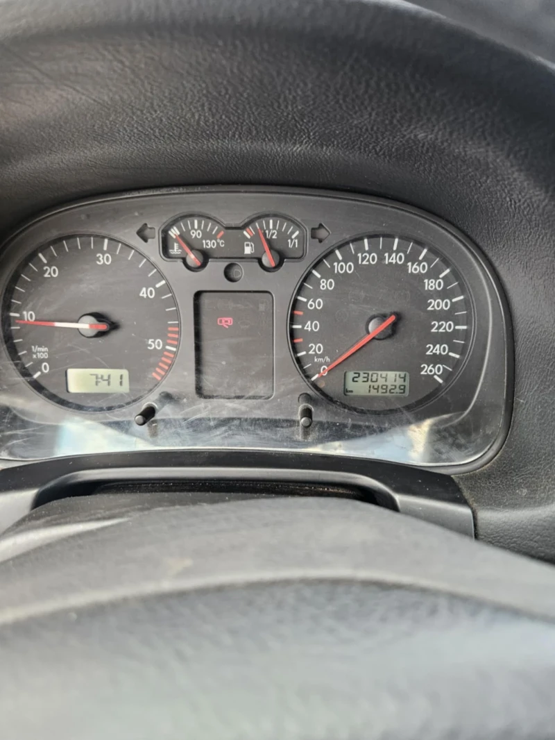 VW Golf Регистрирана всичко платено 5000лв, снимка 6 - Автомобили и джипове - 52442707