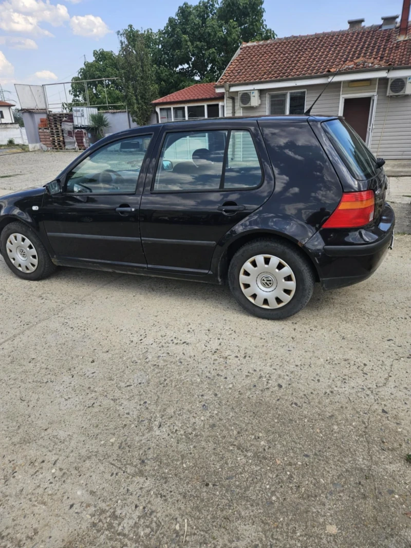 VW Golf Регистрирана всичко платено 5000лв