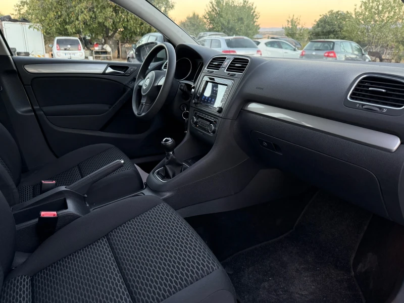 VW Golf 2.0TDi Нави Климатроник, снимка 9 - Автомобили и джипове - 51818669